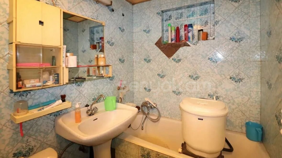 5 Սենյականոց Բնակարան Քարե Շենքում, 102քմ, 5/5 հարկ, Կոսմետիկ Վերանորոգված