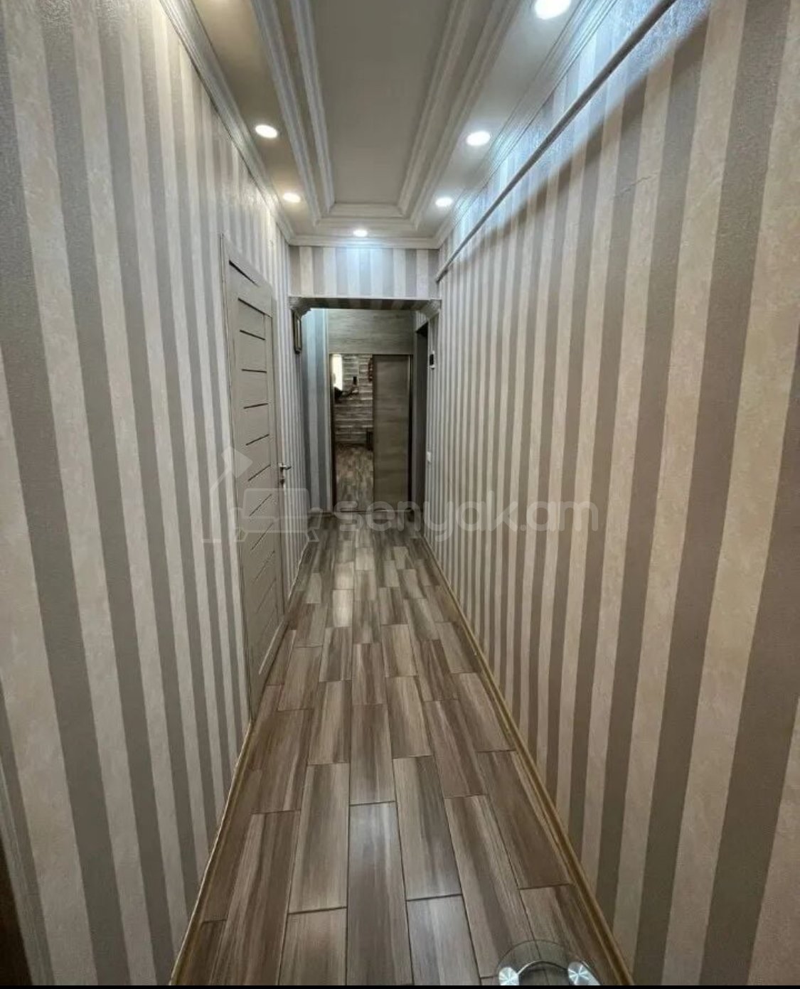 3 Սենյականոց Բնակարան Քարե Շենքում, 70քմ, 2/5 հարկ, Դիզայներական Վերանորոգված