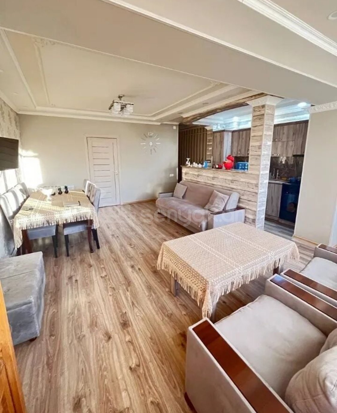 3 Սենյականոց Բնակարան Քարե Շենքում, 70քմ, 2/5 հարկ, Դիզայներական Վերանորոգված