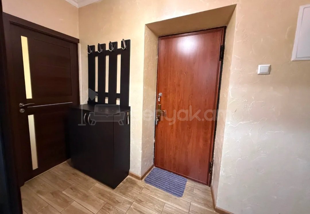 3 Սենյականոց Բնակարան Քարե Շենքում, 65քմ, 5/5 հարկ, Կապիտալ Վերանորոգված