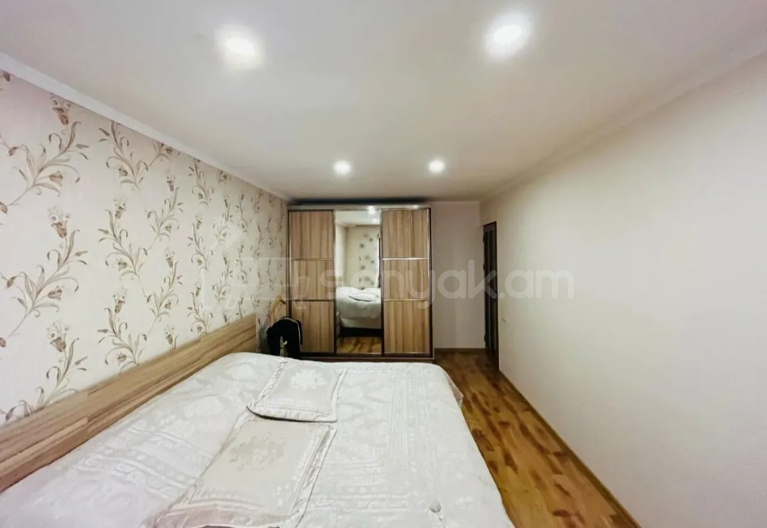 6 Սենյականոց Բնակարան Քարե Շենքում, 193քմ, 5/5 հարկ, Դիզայներական Վերանորոգված