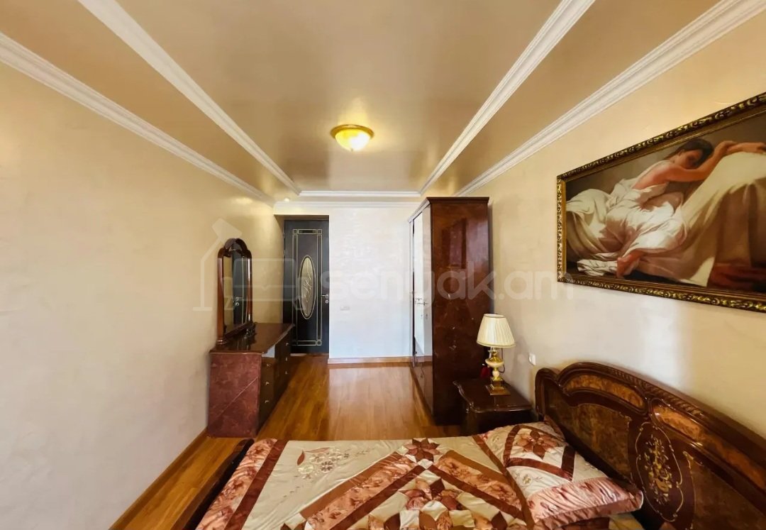 6 Սենյականոց Բնակարան Քարե Շենքում, 193քմ, 5/5 հարկ, Դիզայներական Վերանորոգված