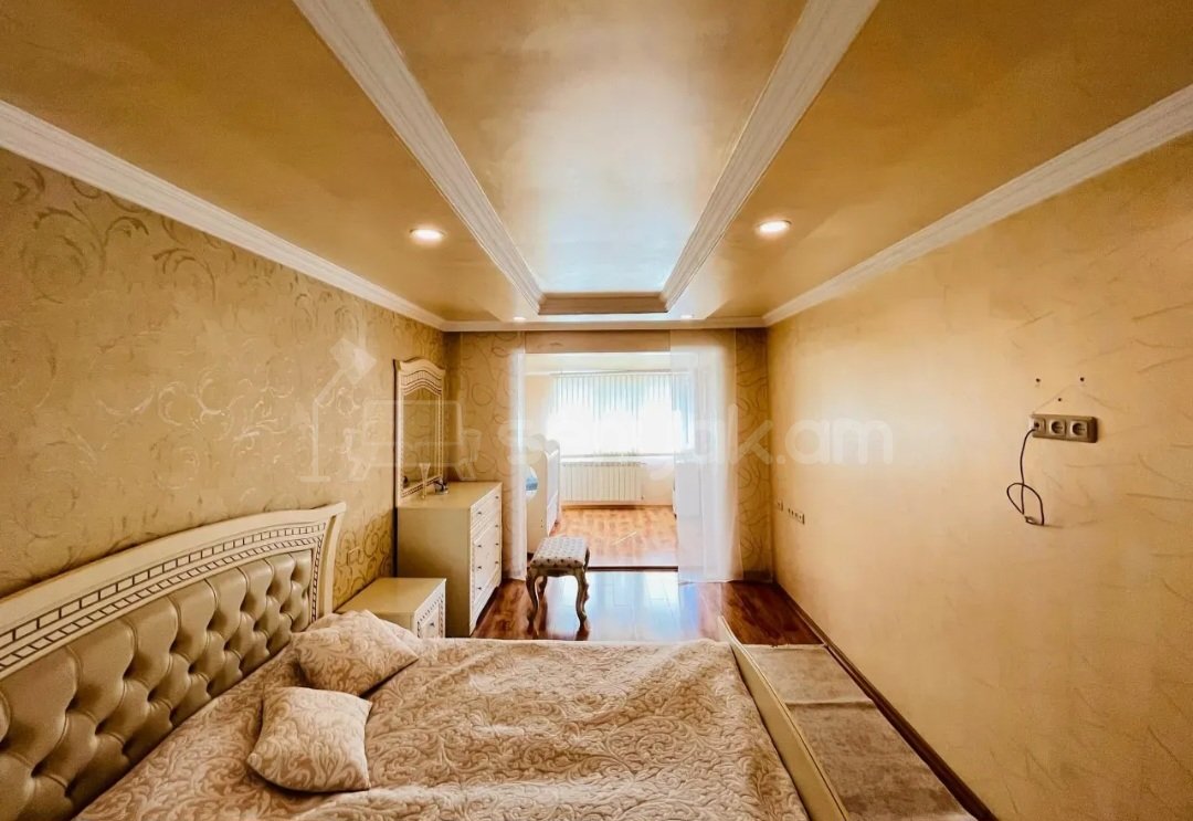 6 Սենյականոց Բնակարան Քարե Շենքում, 193քմ, 5/5 հարկ, Դիզայներական Վերանորոգված