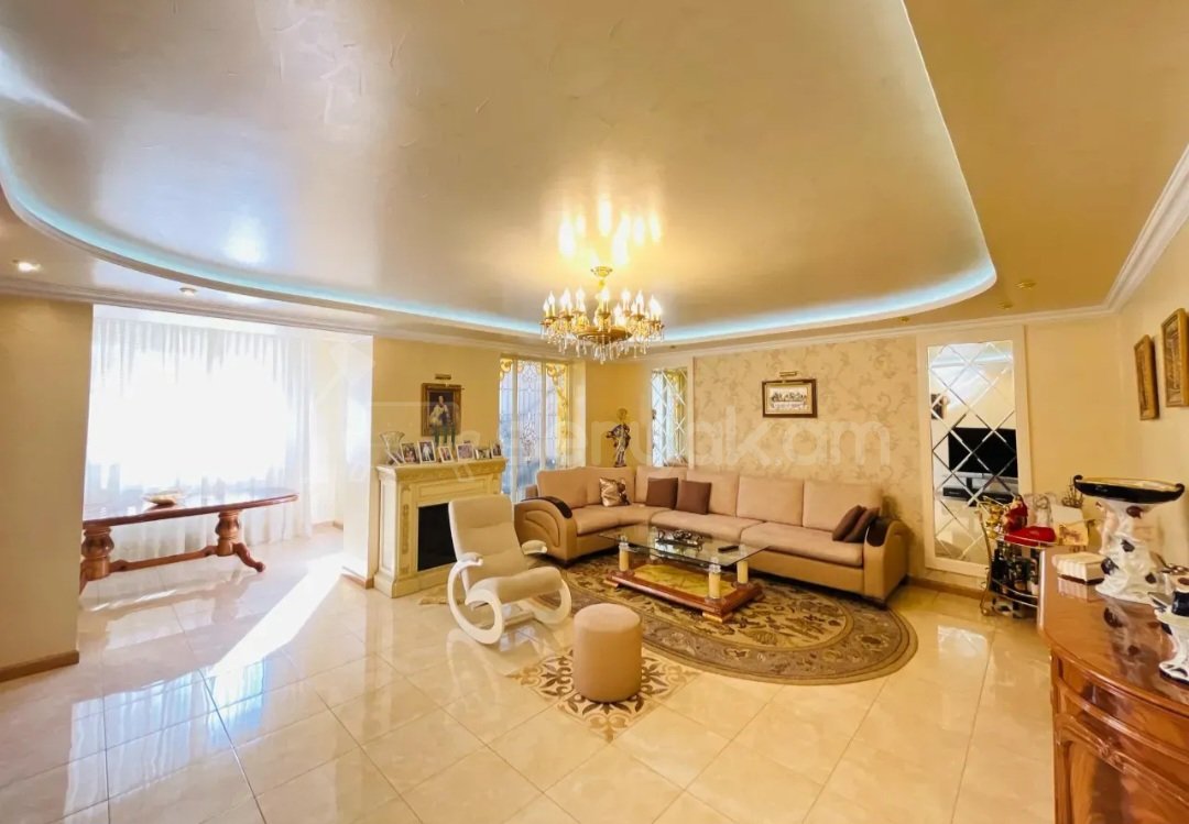 6 Սենյականոց Բնակարան Քարե Շենքում, 193քմ, 5/5 հարկ, Դիզայներական Վերանորոգված