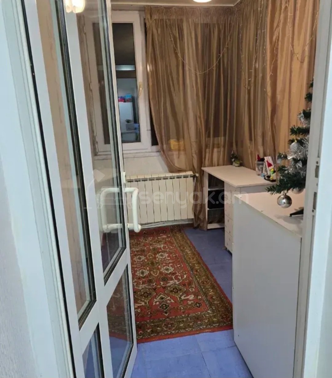 3 Սենյականոց Բնակարան Քարե Շենքում, 77քմ, 4/4 հարկ, Նորմալ Վիճակում