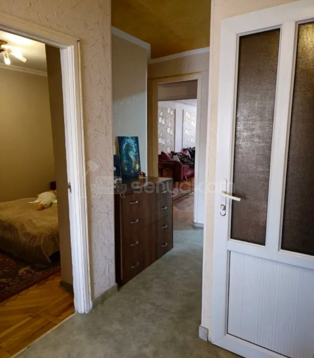 3 Սենյականոց Բնակարան Քարե Շենքում, 77քմ, 4/4 հարկ, Նորմալ Վիճակում