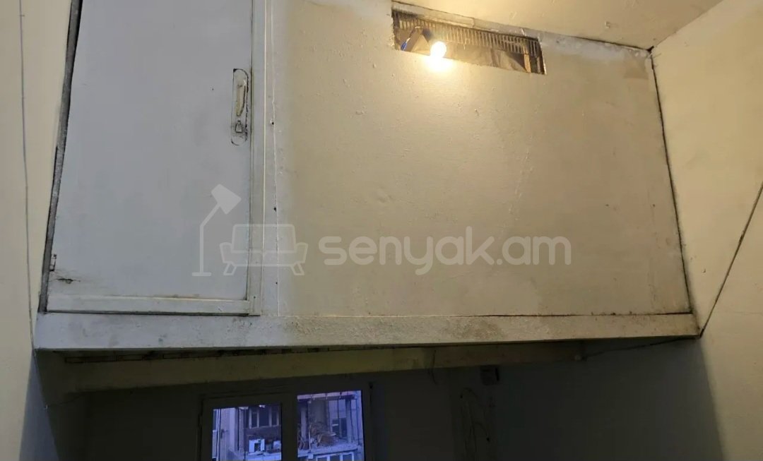 3 Սենյականոց Բնակարան Քարե Շենքում, 77քմ, 4/4 հարկ, Նորմալ Վիճակում