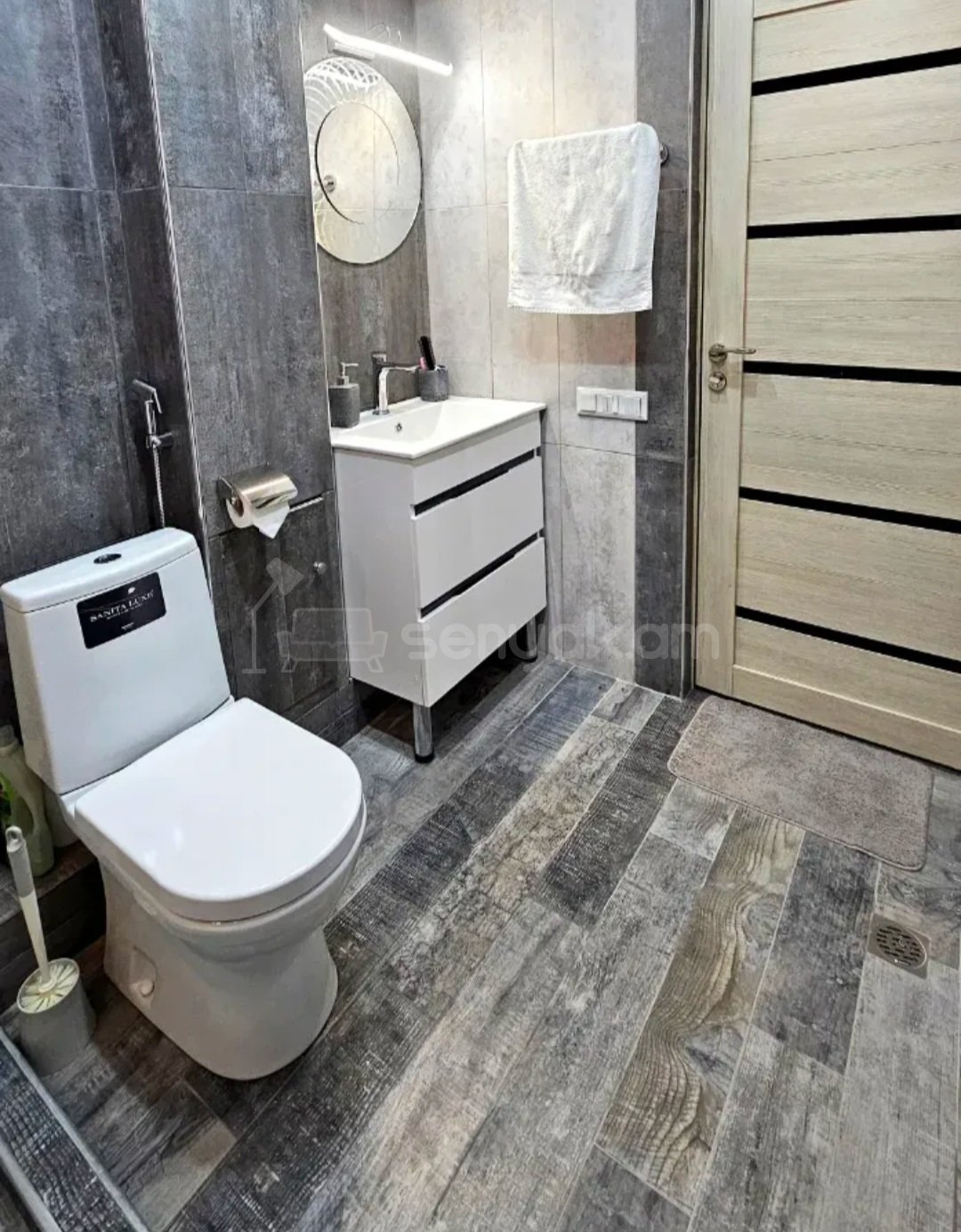 4 Սենյականոց Բնակարան Քարե Շենքում, 96քմ, 5/5 հարկ, Դիզայներական Վերանորոգված