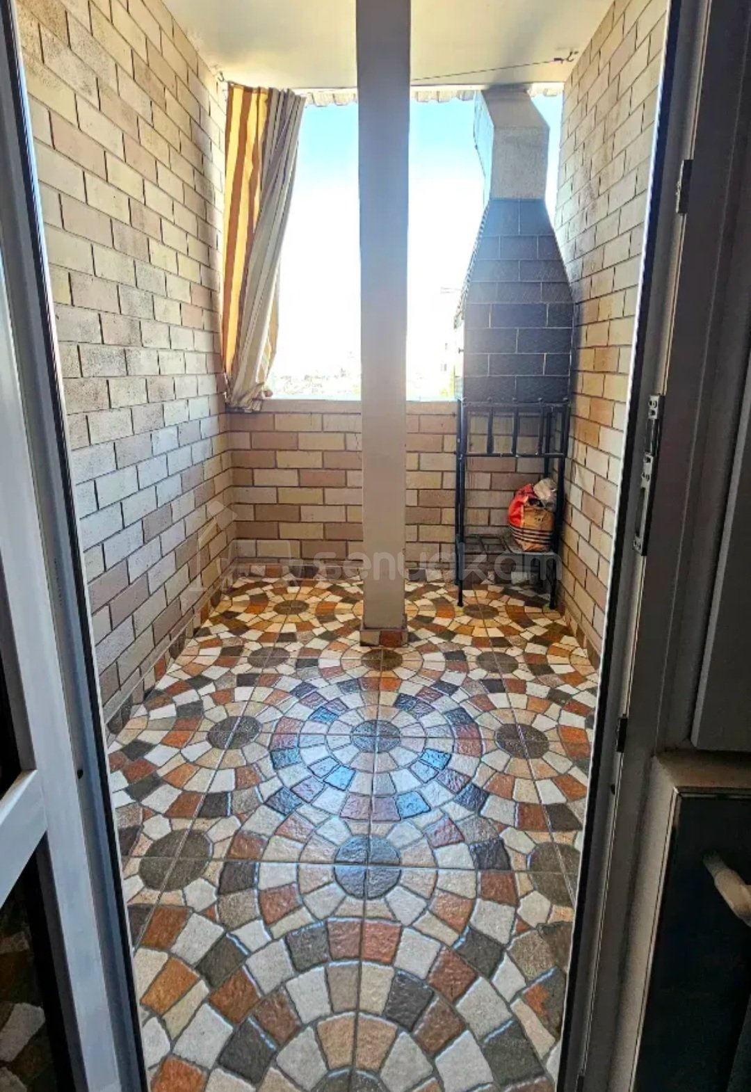 4 Սենյականոց Բնակարան Քարե Շենքում, 96քմ, 5/5 հարկ, Դիզայներական Վերանորոգված