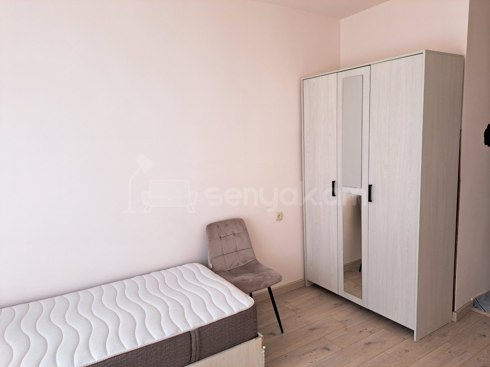 1 Սենյականոց Բնակարան Քարե Շենքում, 17քմ, 4/8 հարկ, Կապիտալ Վերանորոգված, Կահավորված, Արևկող