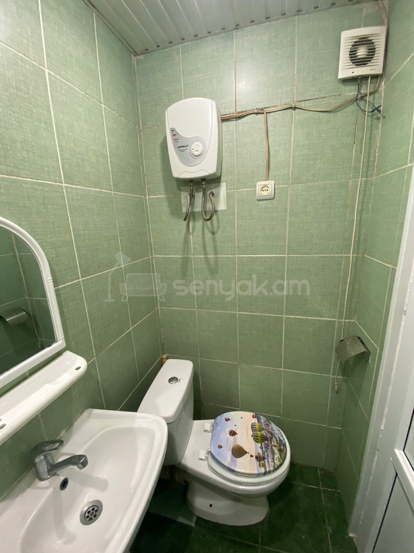 1 Սենյականոց Բնակարան Քարե Շենքում, 18քմ, 4/7 հարկ, Նորմալ Վիճակում, Կահավորված, Արևկող