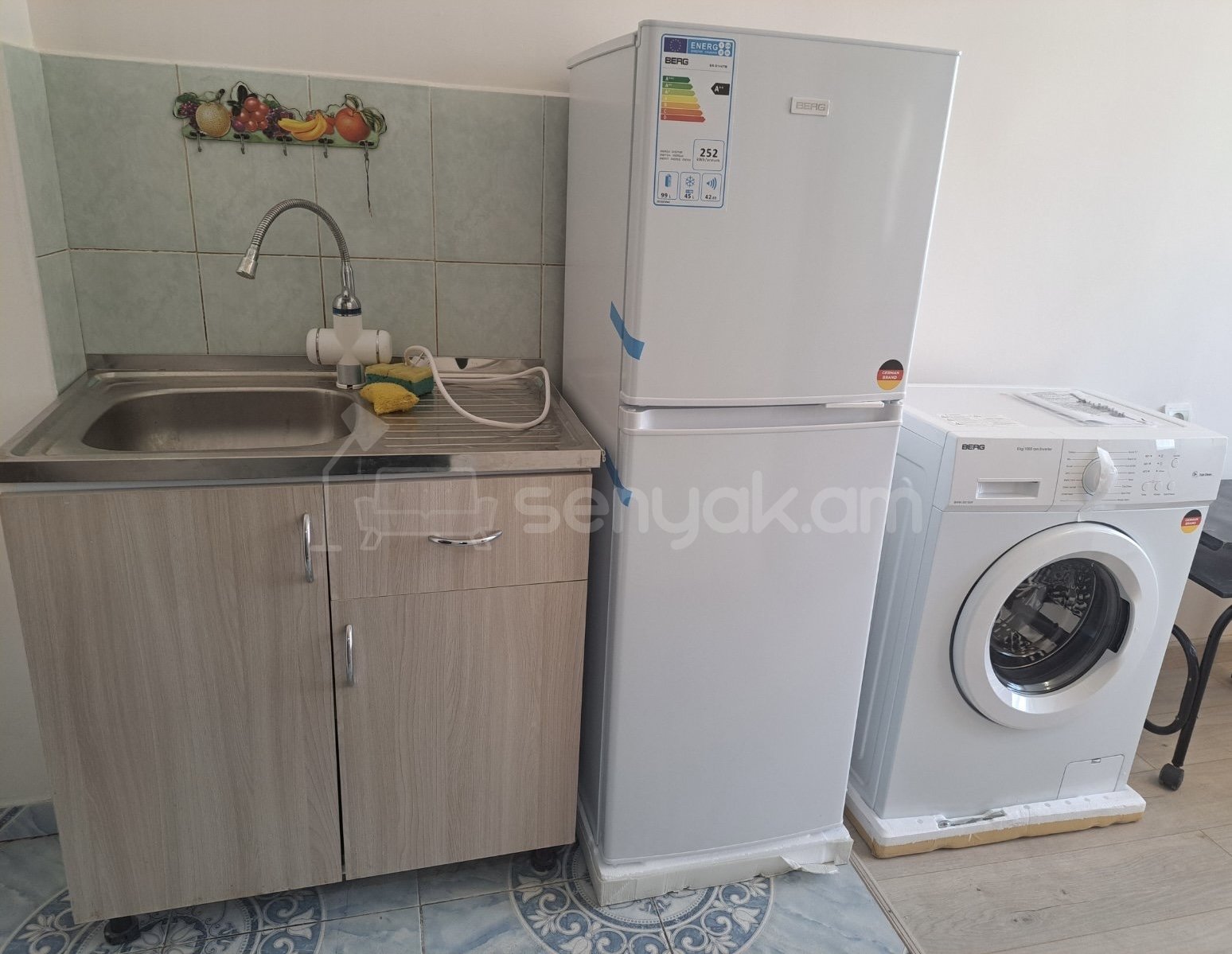 1 Սենյականոց Բնակարան Քարե Շենքում, 18քմ, 4/7 հարկ, Նորմալ Վիճակում, Կահավորված, Արևկող