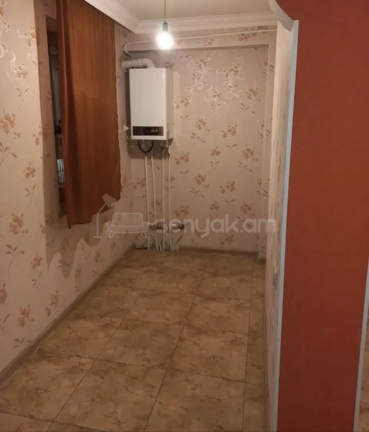 2 Սենյականոց Բնակարան Քարե Շենքում, 58քմ, 2/4 հարկ, Նորմալ Վիճակում, Կահավորված