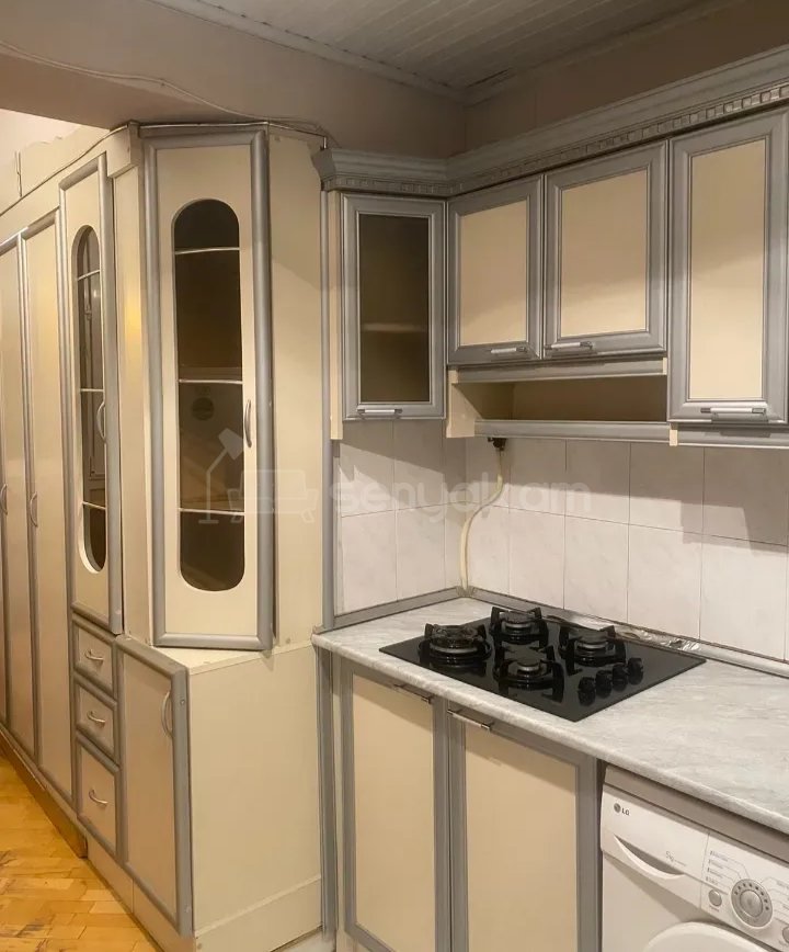 3 Սենյականոց Բնակարան Քարե Շենքում, 64քմ, 4/5 հարկ, Նորմալ Վիճակում, Կահավորված, Արևկող