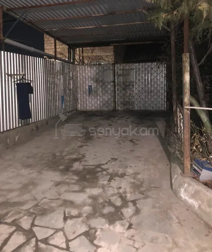 2 Սենյականոց Բնակարան Քարե Շենքում, 50քմ, 1/1 հարկ, Նորմալ Վիճակում, Կահավորված