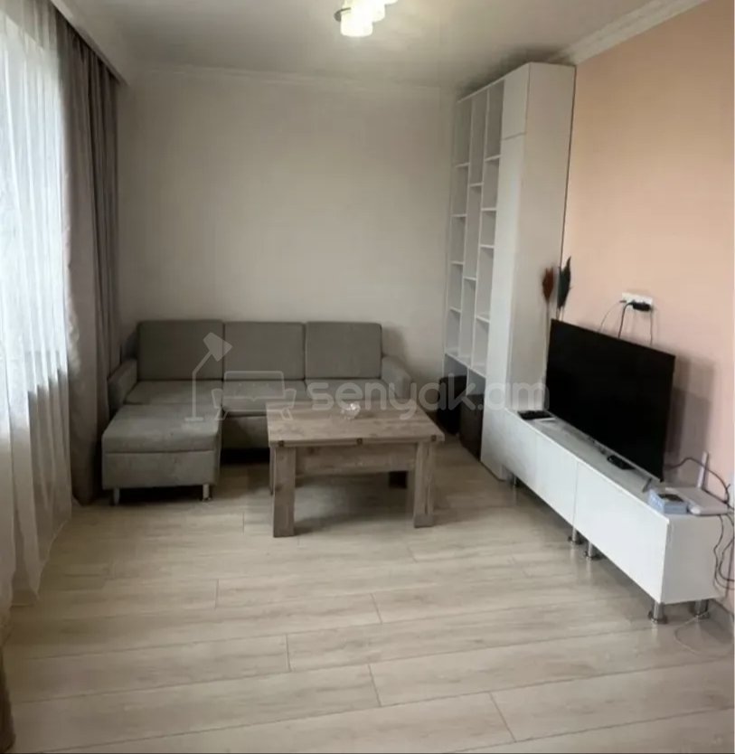 2 Սենյականոց Բնակարան Քարե Շենքում, 48քմ, 3/5 հարկ, Նորմալ Վիճակում, Կահավորված