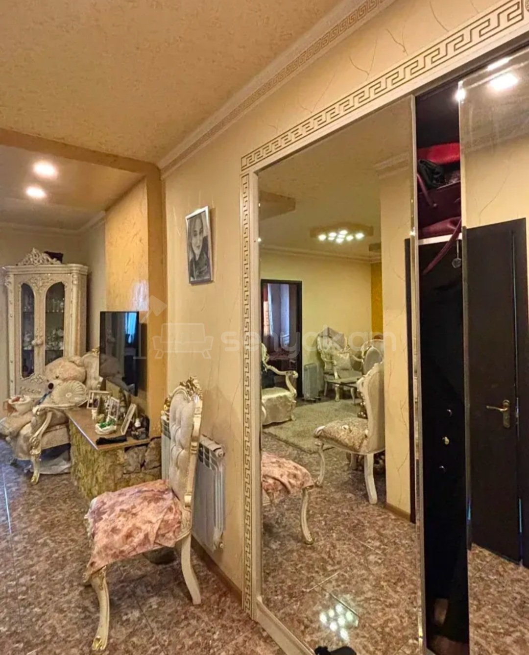 3 Սենյականոց Բնակարան Քարե Շենքում, 47քմ, 1/5 հարկ, Դիզայներական Վերանորոգված