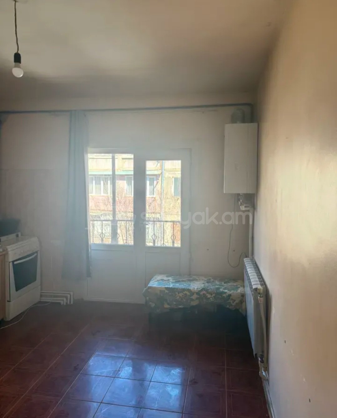 3 Սենյականոց Բնակարան Քարե Շենքում, 105քմ, 4/5 հարկ, Նորմալ Վիճակում, Կահավորված, Արևկող