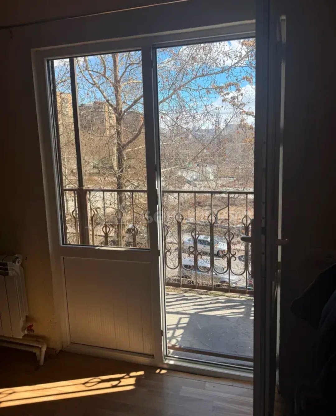 3 Սենյականոց Բնակարան Քարե Շենքում, 105քմ, 4/5 հարկ, Նորմալ Վիճակում, Կահավորված, Արևկող