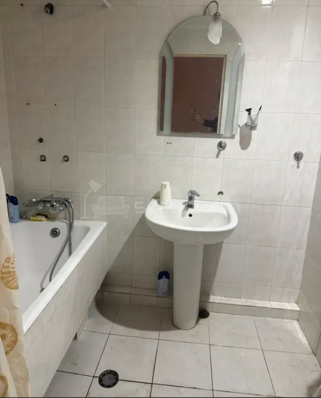 3 Սենյականոց Բնակարան Քարե Շենքում, 105քմ, 4/5 հարկ, Նորմալ Վիճակում, Կահավորված, Արևկող