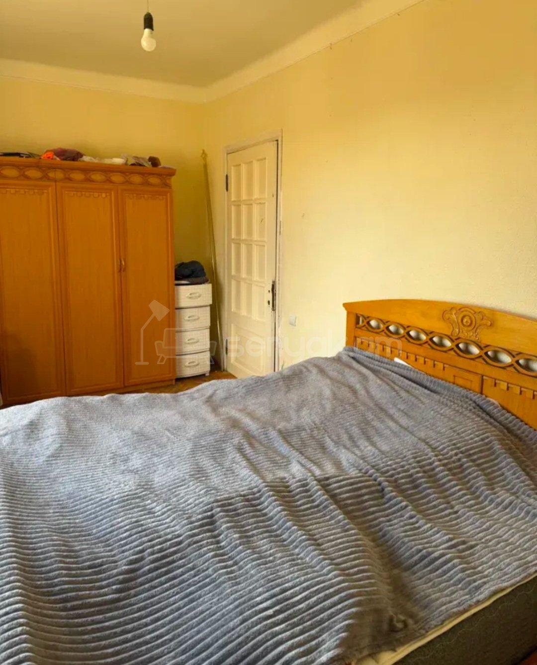 3 Սենյականոց Բնակարան Քարե Շենքում, 105քմ, 4/5 հարկ, Նորմալ Վիճակում, Կահավորված, Արևկող