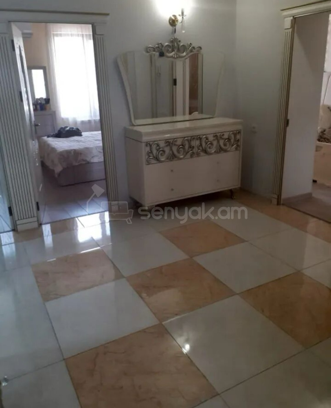 4 Սենյականոց Բնակարան Քարե Շենքում, 93քմ, 2/5 հարկ, Դիզայներական Վերանորոգված