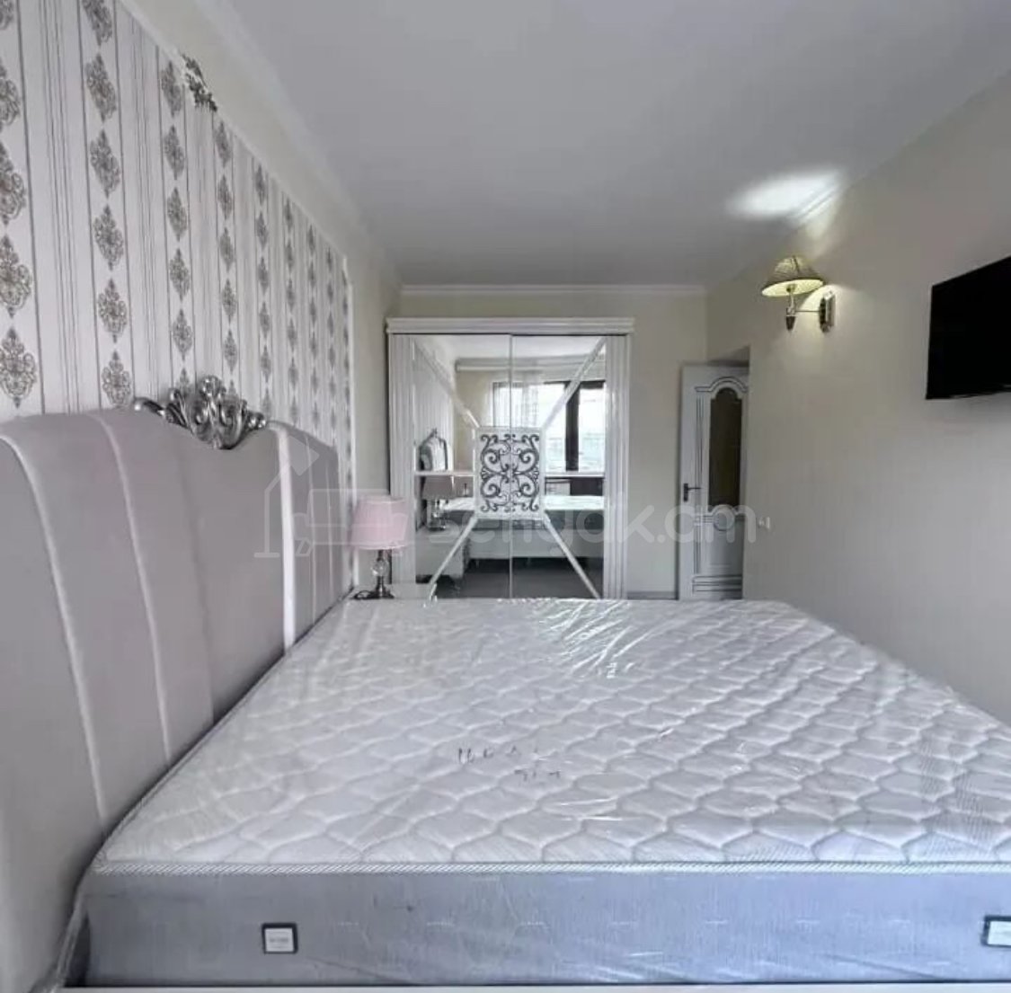 4 Սենյականոց Բնակարան Քարե Շենքում, 93քմ, 2/5 հարկ, Դիզայներական Վերանորոգված