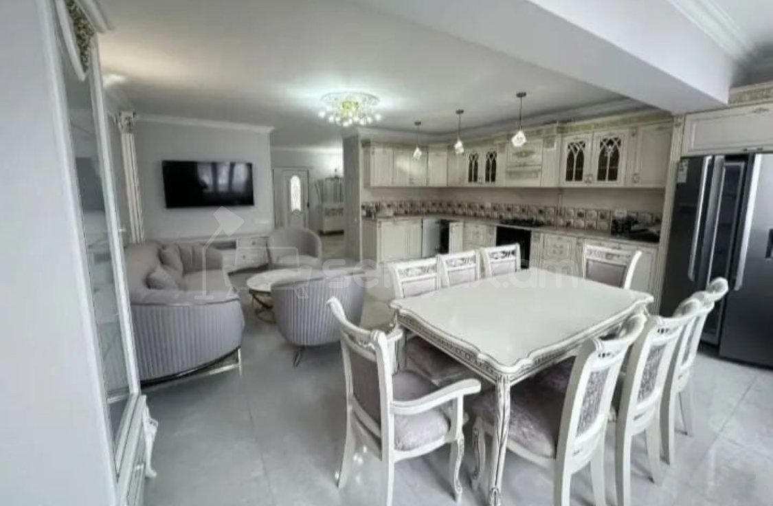 4 Սենյականոց Բնակարան Քարե Շենքում, 93քմ, 2/5 հարկ, Դիզայներական Վերանորոգված