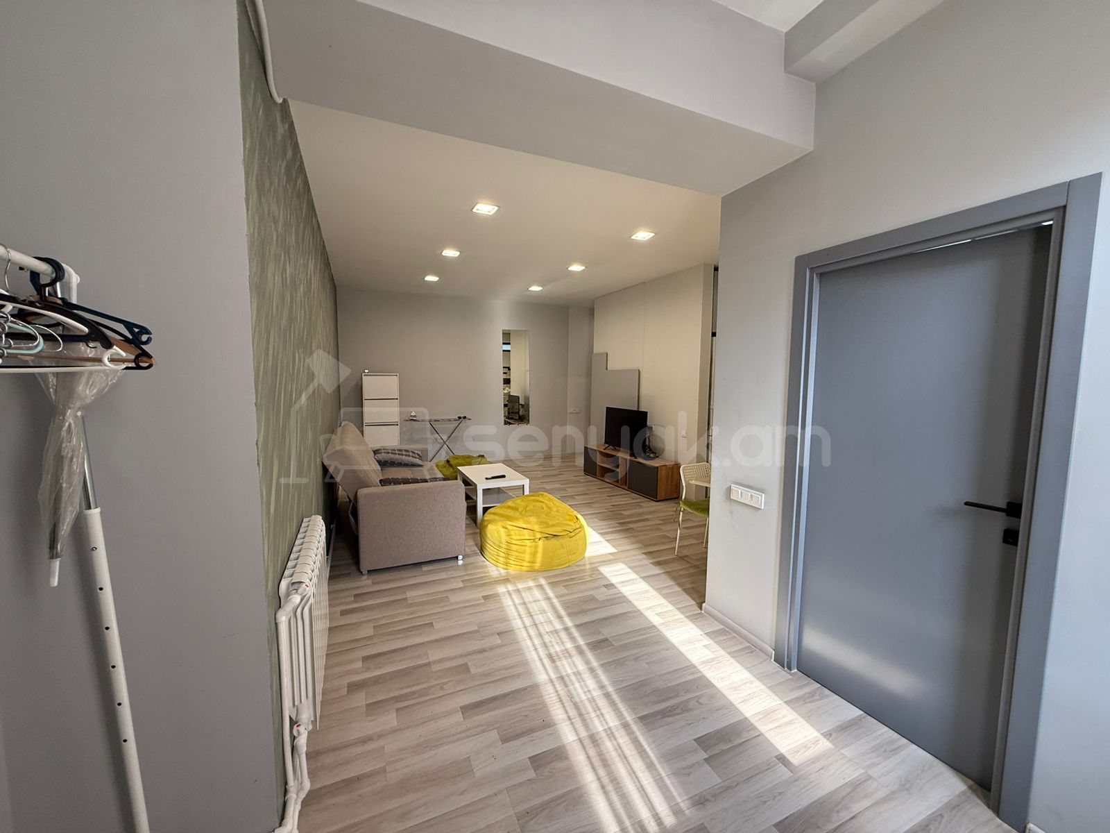 2 Սենյականոց Բնակարան Քարե Շենքում, 50քմ, 2/6 հարկ, Դիզայներական Վերանորոգված, Կահավորված, Արևկող