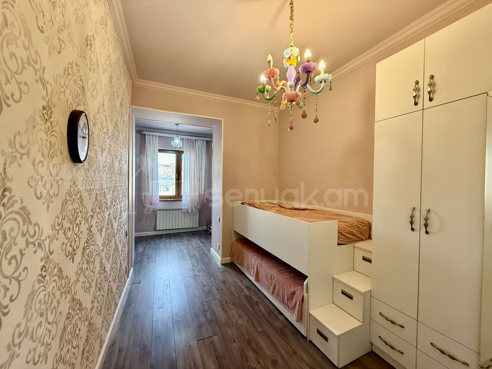 3 Սենյականոց Բնակարան Քարե Շենքում, 90քմ, 5/5 հարկ, Կապիտալ Վերանորոգված, Կահավորված, Արևկող