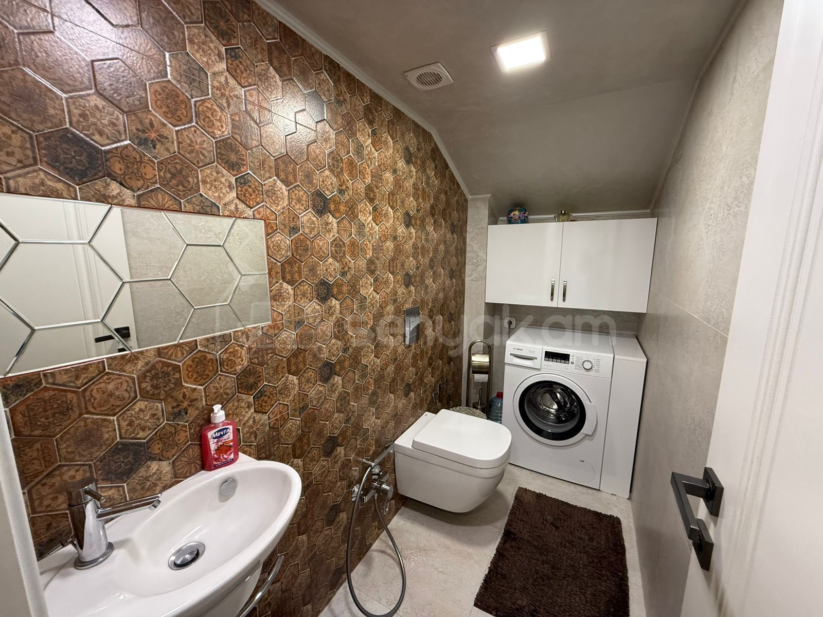 3 Սենյականոց Բնակարան Քարե Շենքում, 90քմ, 5/5 հարկ, Կապիտալ Վերանորոգված, Կահավորված, Արևկող