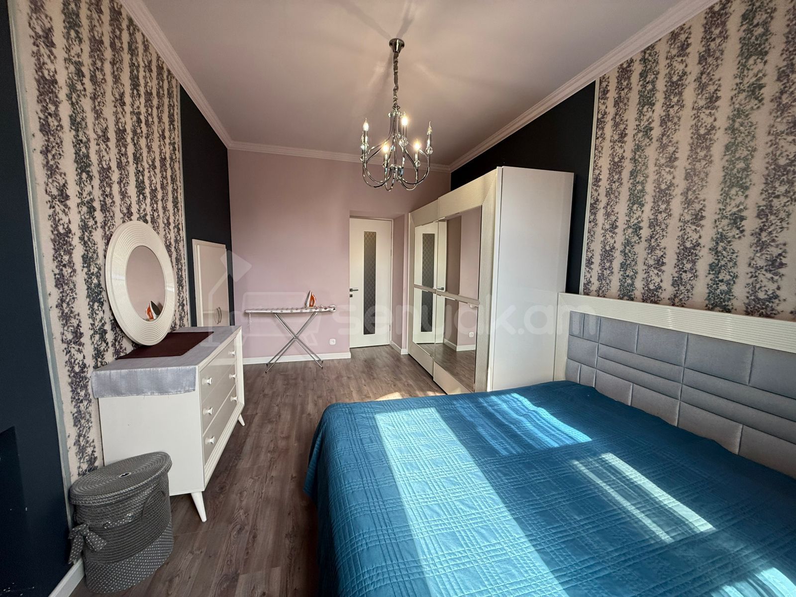 3 Սենյականոց Բնակարան Քարե Շենքում, 90քմ, 5/5 հարկ, Կապիտալ Վերանորոգված, Կահավորված, Արևկող