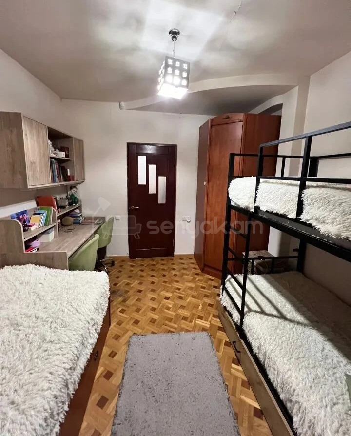 4 Սենյականոց Բնակարան Քարե Շենքում, 98քմ, 2/5 հարկ, Կապիտալ Վերանորոգված