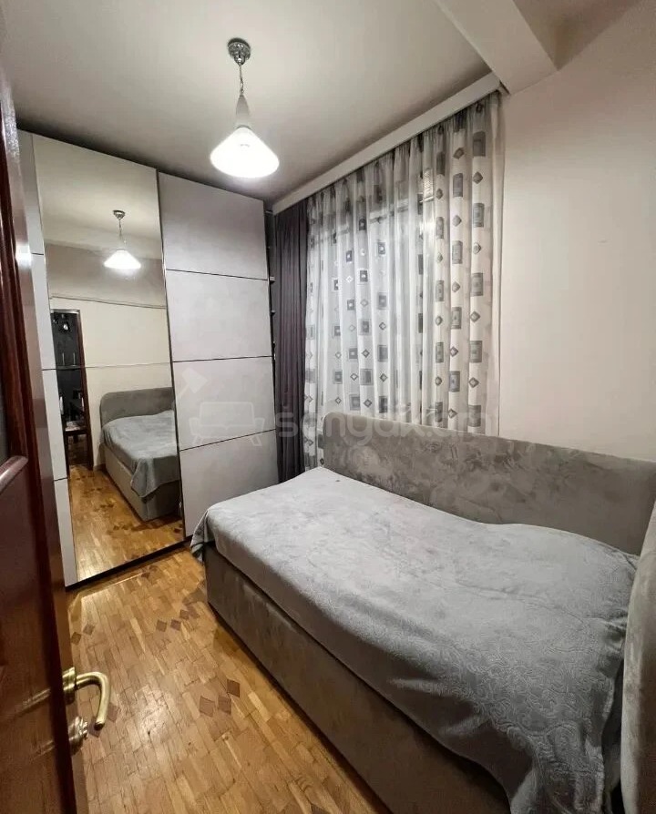 4 Սենյականոց Բնակարան Քարե Շենքում, 98քմ, 2/5 հարկ, Կապիտալ Վերանորոգված