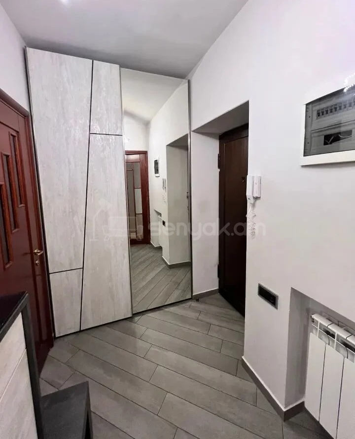 4 Սենյականոց Բնակարան Քարե Շենքում, 98քմ, 2/5 հարկ, Կապիտալ Վերանորոգված