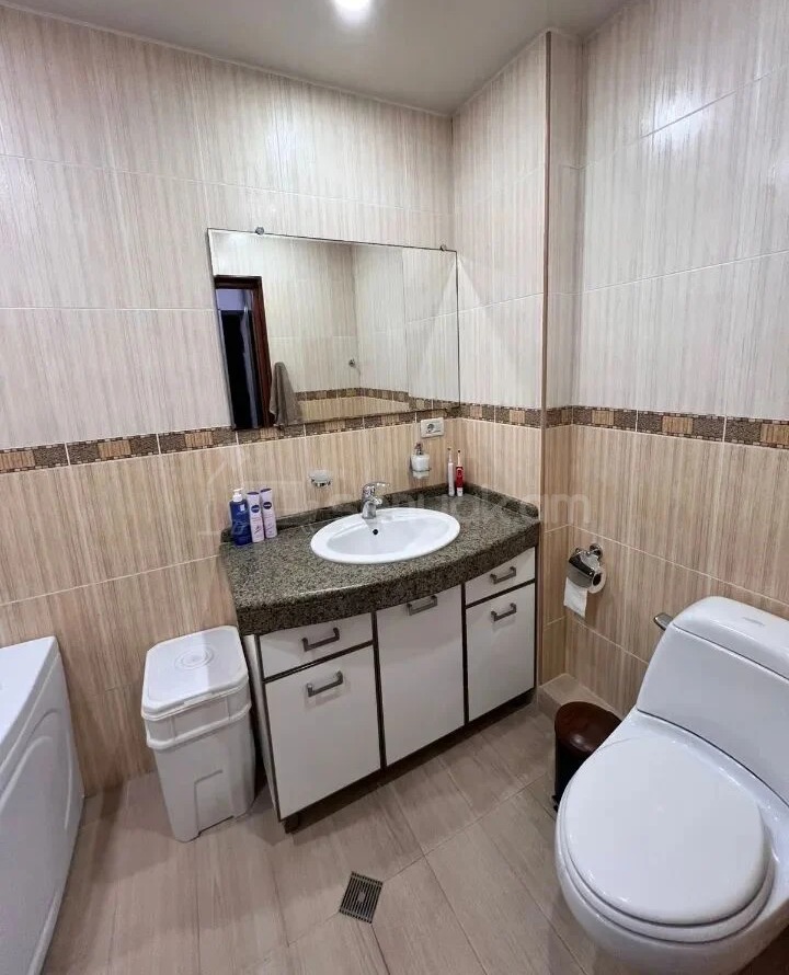 4 Սենյականոց Բնակարան Քարե Շենքում, 98քմ, 2/5 հարկ, Կապիտալ Վերանորոգված