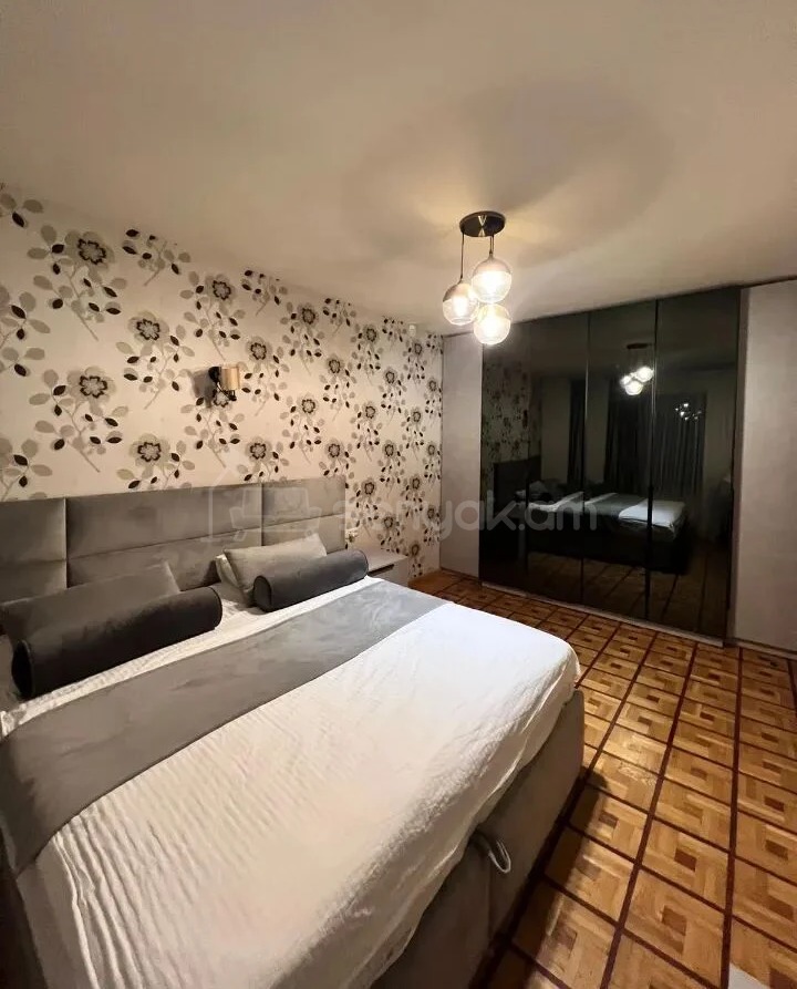 4 Սենյականոց Բնակարան Քարե Շենքում, 98քմ, 2/5 հարկ, Կապիտալ Վերանորոգված