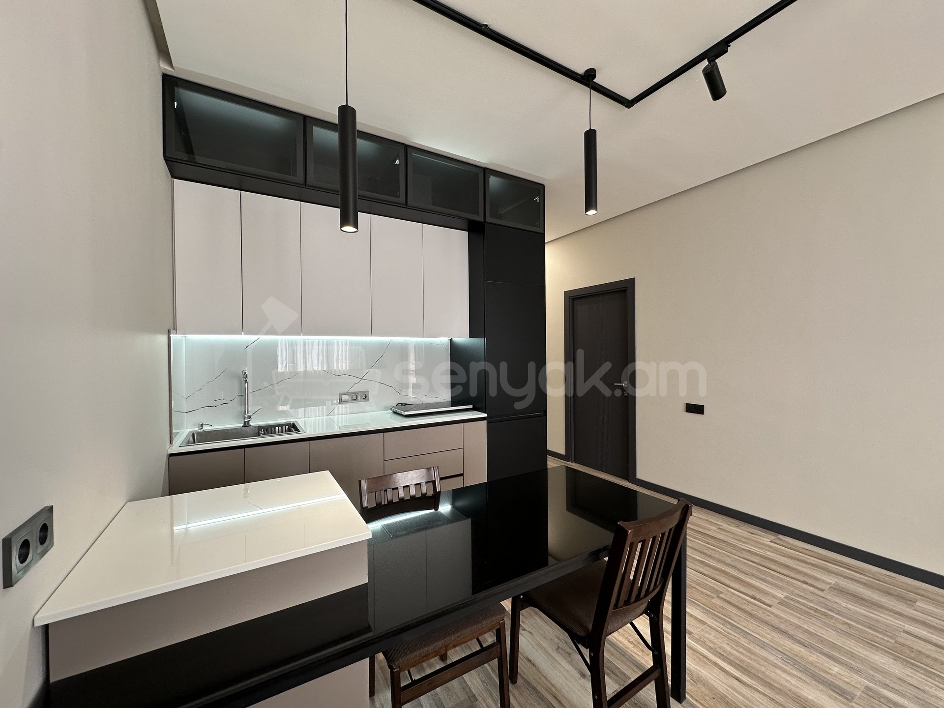 3 Սենյականոց Բնակարան, 71քմ, 12/13 հարկ, Դիզայներական Վերանորոգված