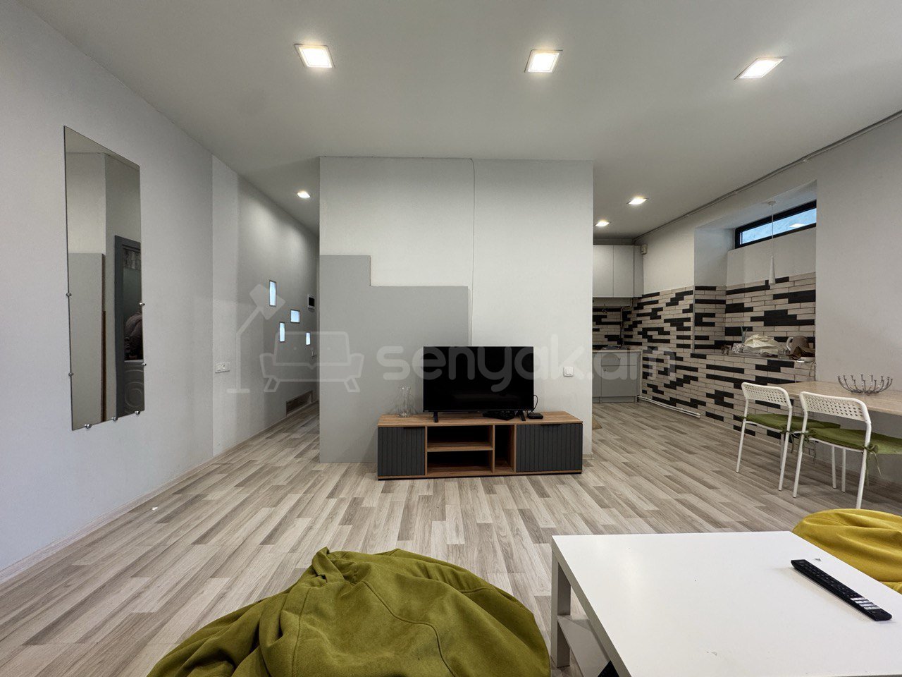 2 Սենյականոց Բնակարան Քարե Շենքում, 50քմ, 2/6 հարկ, Կապիտալ Վերանորոգված, Կահավորված, Արևկող