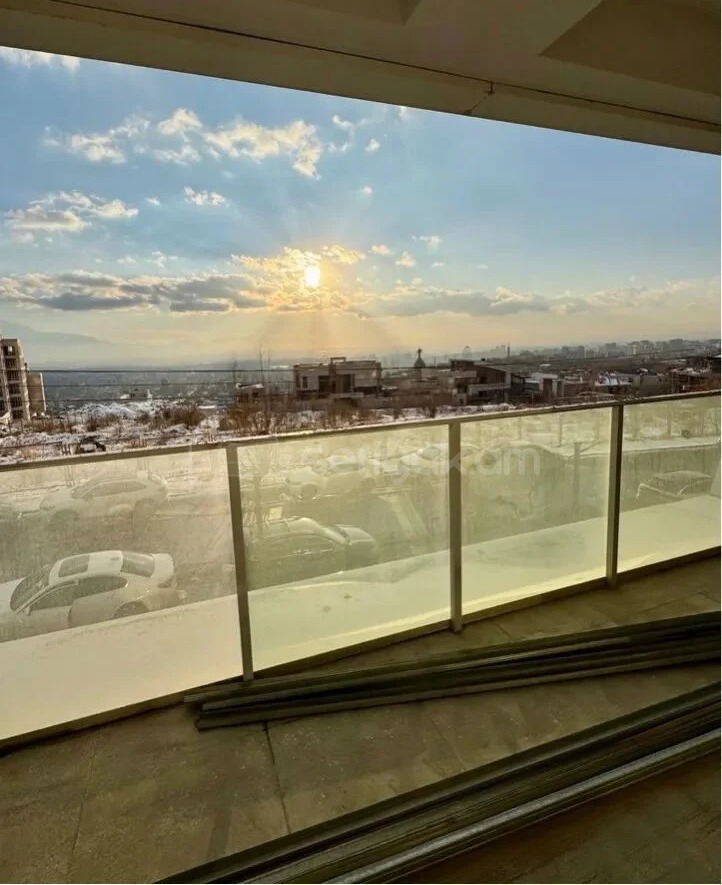 4 Սենյականոց Բնակարան Նորակառույցում, 150քմ, 2/18 հարկ, Զրոյական Վիճակում