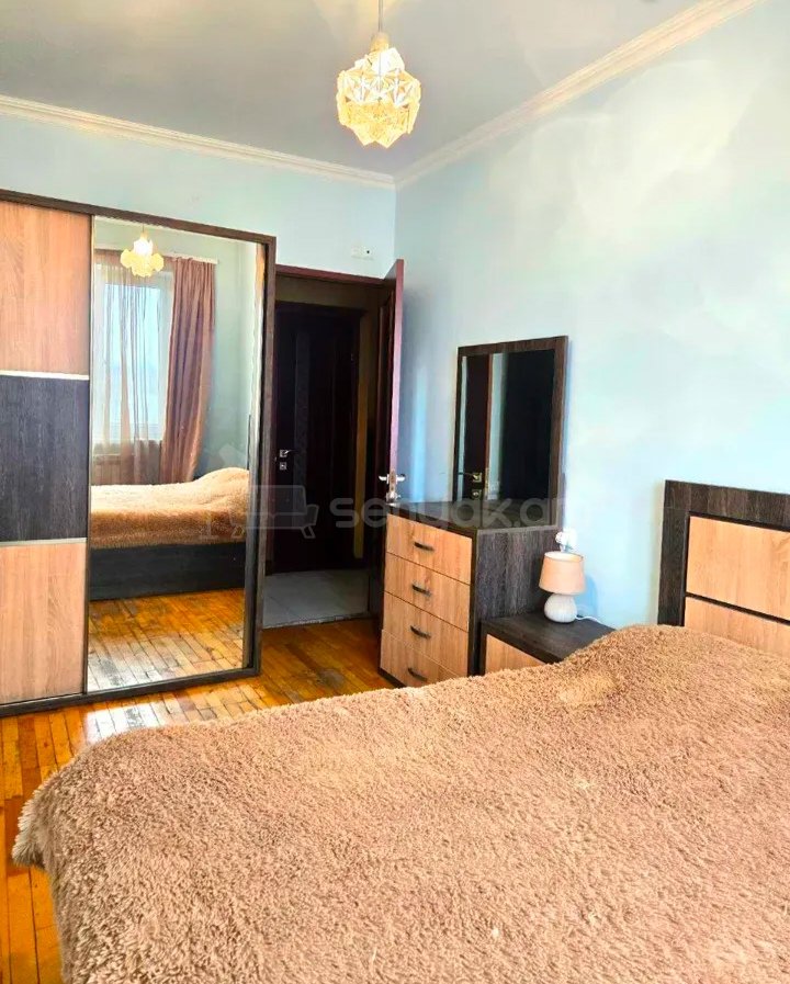 3 Սենյականոց Բնակարան, 80քմ, 8/9 հարկ, Նորմալ Վիճակում, Կահավորված