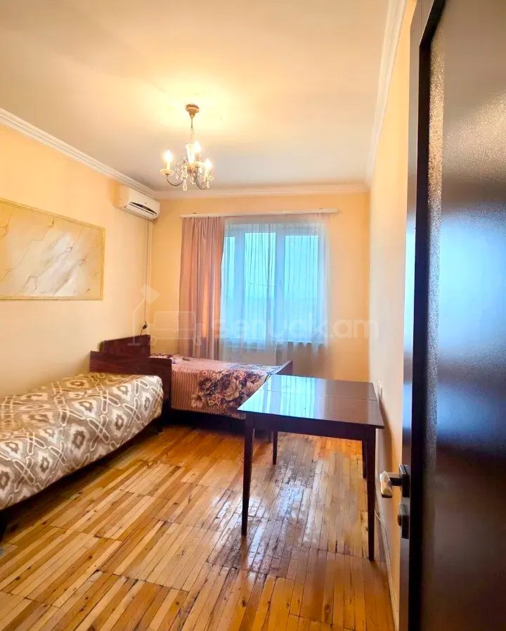 3 Սենյականոց Բնակարան, 80քմ, 8/9 հարկ, Նորմալ Վիճակում, Կահավորված