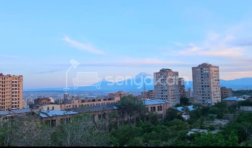 4 Սենյականոց Բնակարան Քարե Շենքում, 105քմ, 5/5 հարկ, Դիզայներական Վերանորոգված