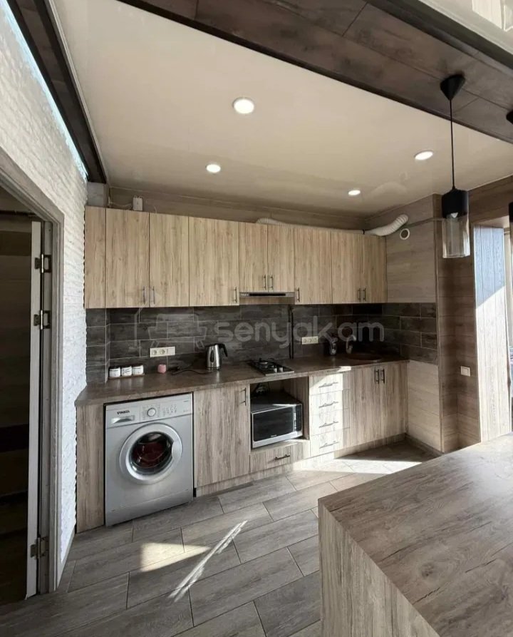 2 Սենյականոց Բնակարան Քարե Շենքում, 48քմ, 4/5 հարկ, Դիզայներական Վերանորոգված, Կահավորված