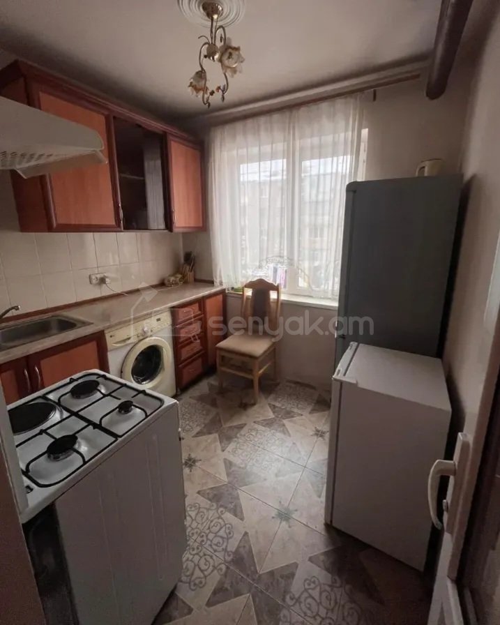 2 Սենյականոց Բնակարան, 60քմ, 5/5 հարկ, Պետական Վիճակում, Կահավորված