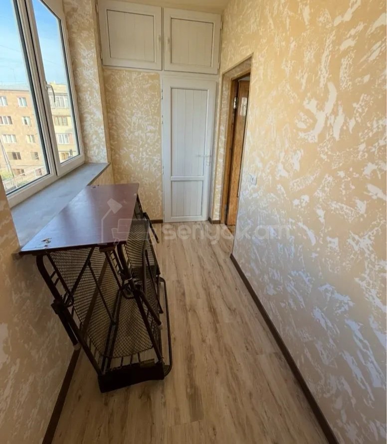 2 Սենյականոց Բնակարան Քարե Շենքում, 61քմ, 4/5 հարկ, Կապիտալ Վերանորոգված, Մասամբ Կահավորված