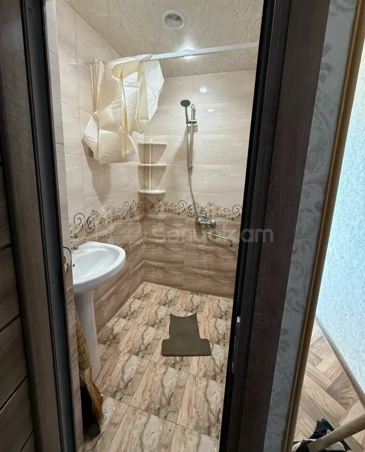 2 Սենյականոց Բնակարան Քարե Շենքում, 61քմ, 4/5 հարկ, Կապիտալ Վերանորոգված, Մասամբ Կահավորված