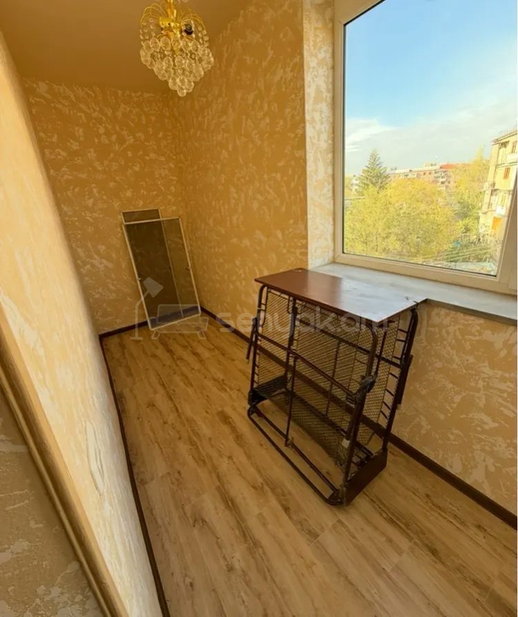 2 Սենյականոց Բնակարան Քարե Շենքում, 61քմ, 4/5 հարկ, Կապիտալ Վերանորոգված, Մասամբ Կահավորված