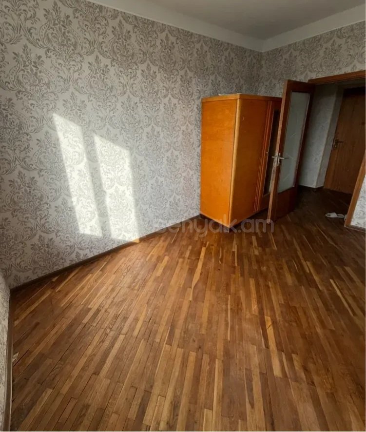 2 Սենյականոց Բնակարան Քարե Շենքում, 61քմ, 4/5 հարկ, Կապիտալ Վերանորոգված, Մասամբ Կահավորված