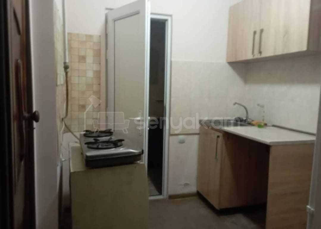 2 Սենյականոց Բնակարան Քարե Շենքում, 50քմ, 1/1 հարկ, Նորմալ Վիճակում, Կահավորված